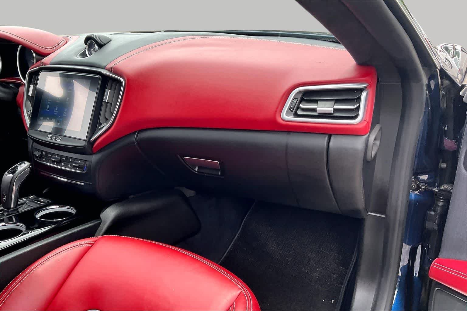 Used 2019 Rosso Folgore Mica Maserati GranLusso image 19