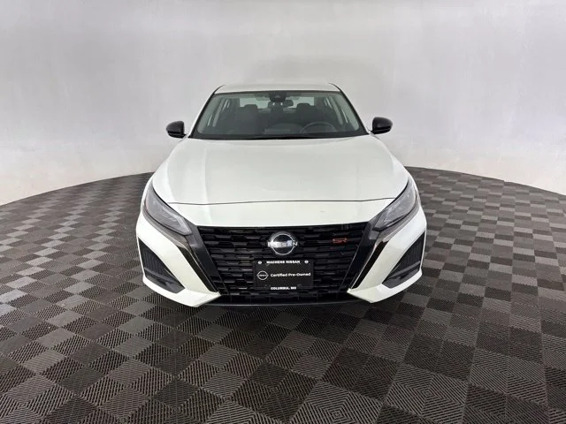 Used 2024 White Nissan 2.5 SR image 2