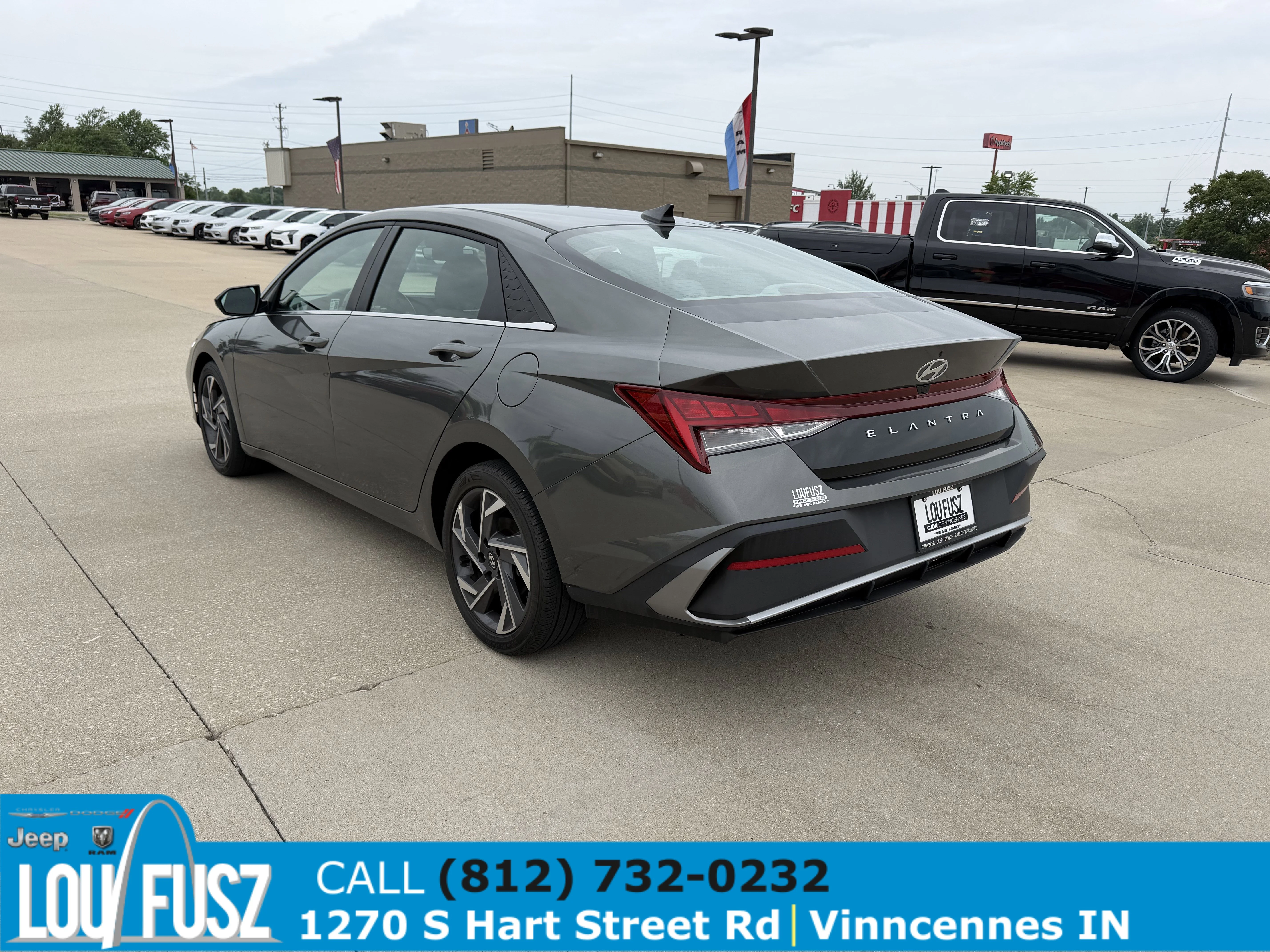 Used 2025 Amazon Gray Hyundai SEL Convenience image 5