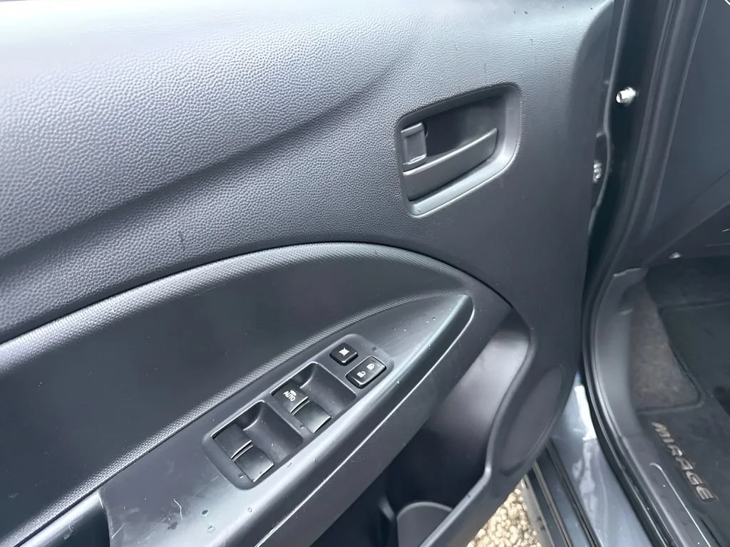 Used 2024 Silver Mitsubishi ES image 10