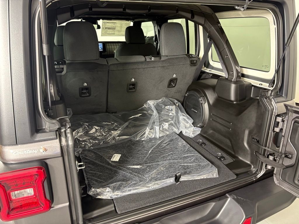 New 2026 Granite Crystal Metallic Clearcoat Jeep 85th Anniversary Edition image 36