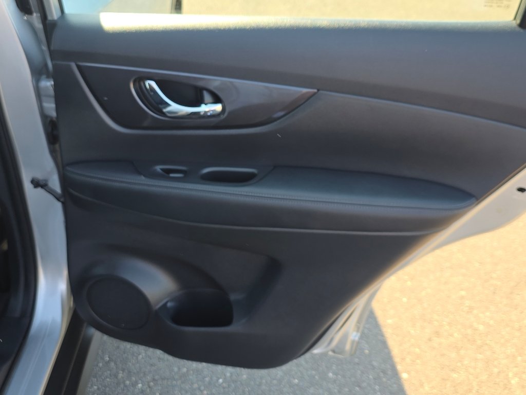 2017 Nissan Rogue S - Photo 16