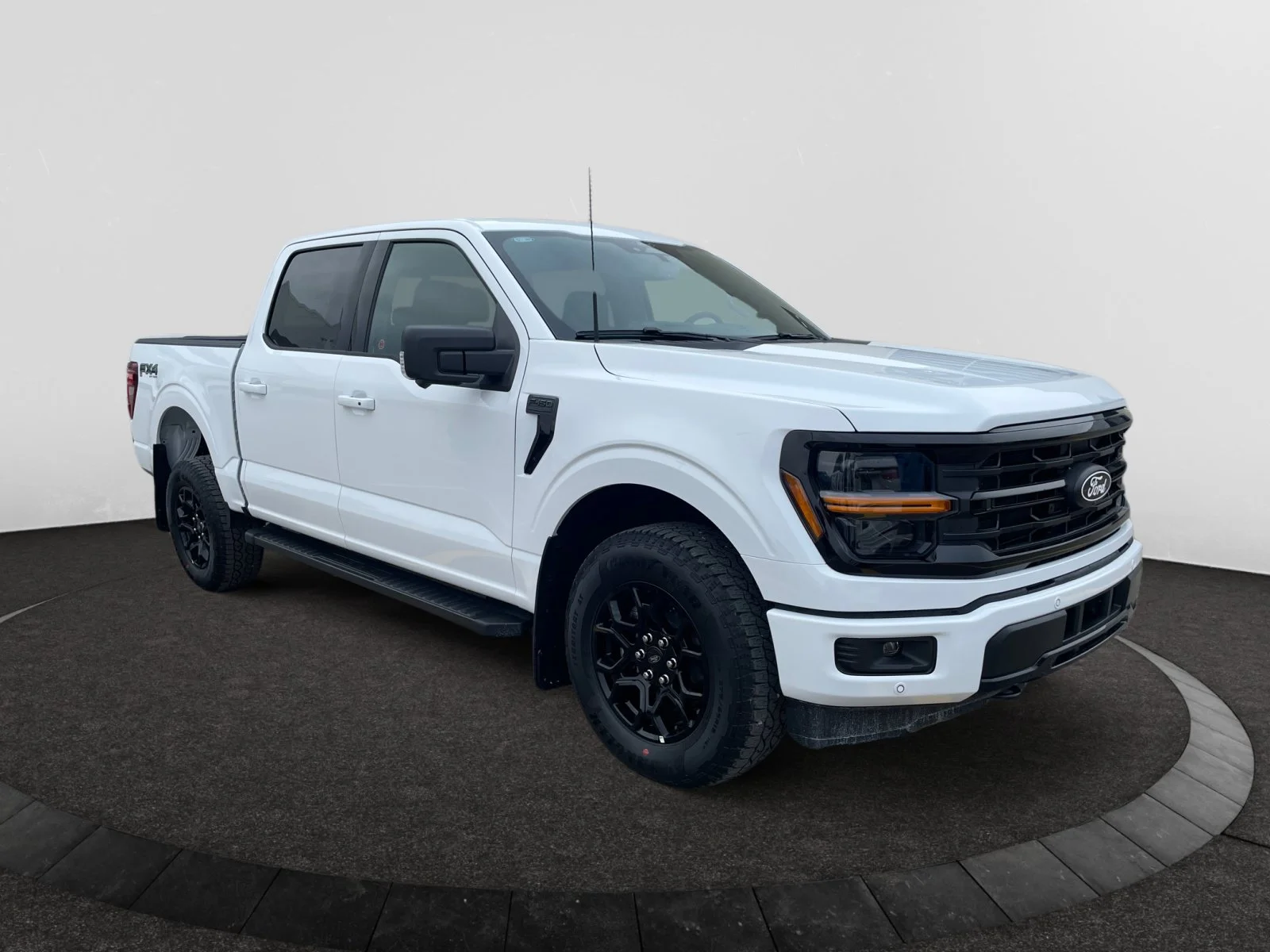 New 2026 Oxford White Ford XLT image 7