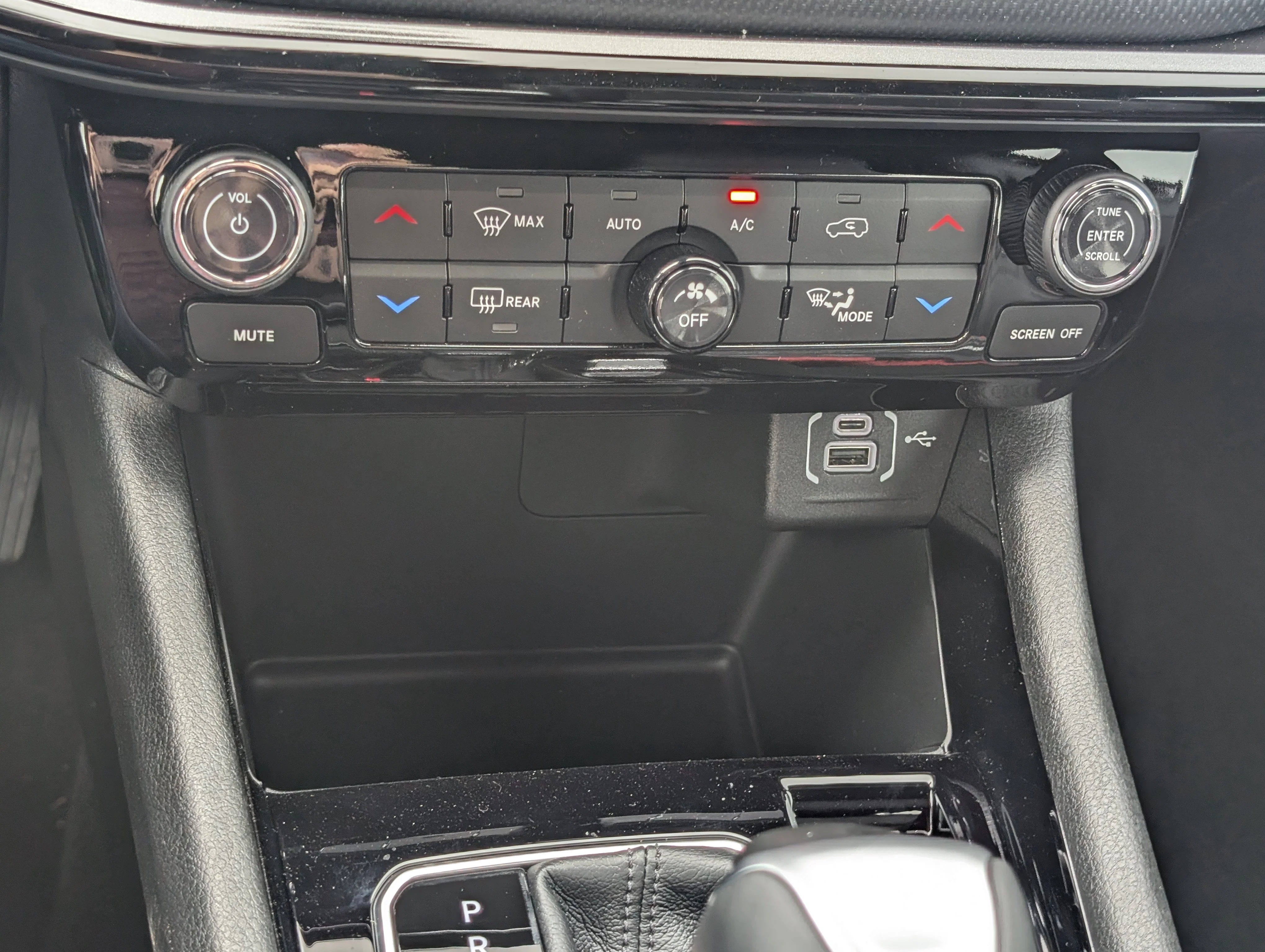 New 2026 Diamond Black Crystal Pearl Jeep North image 31