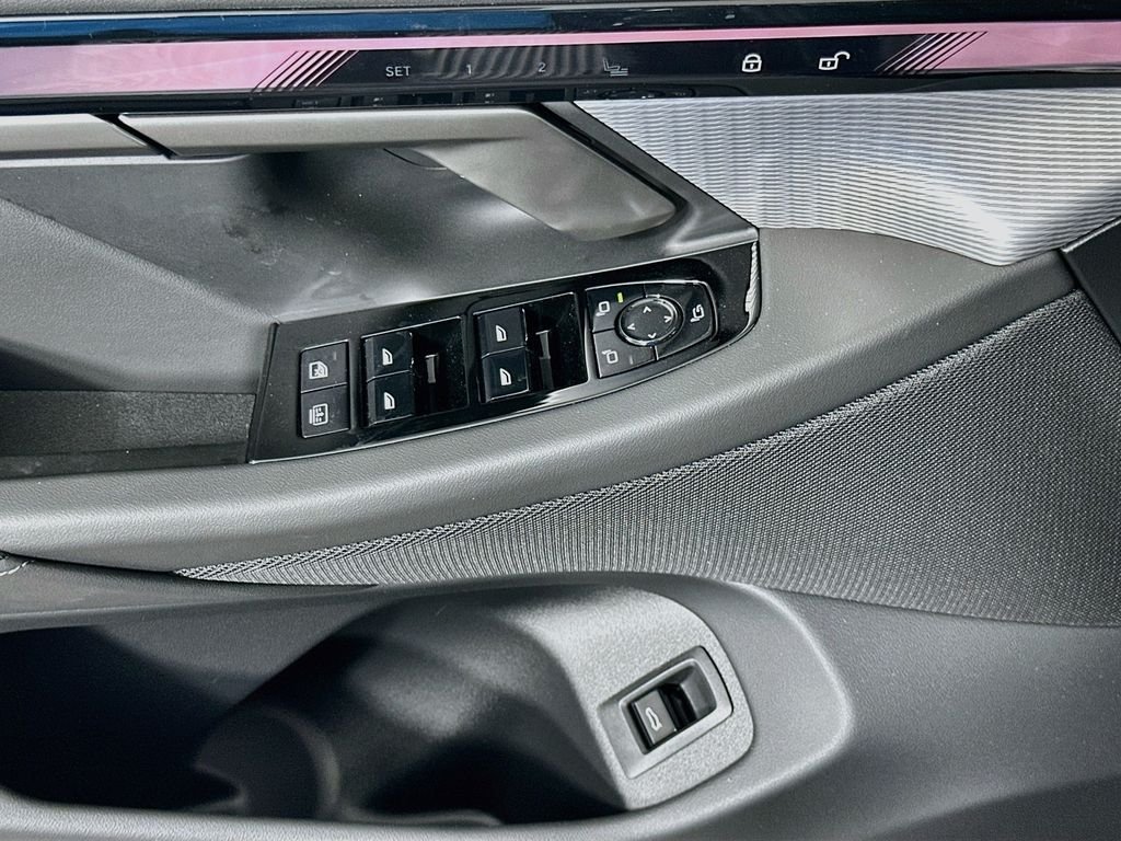 New 2027 Black Sapphire Metallic BMW 540i xDrive image 20
