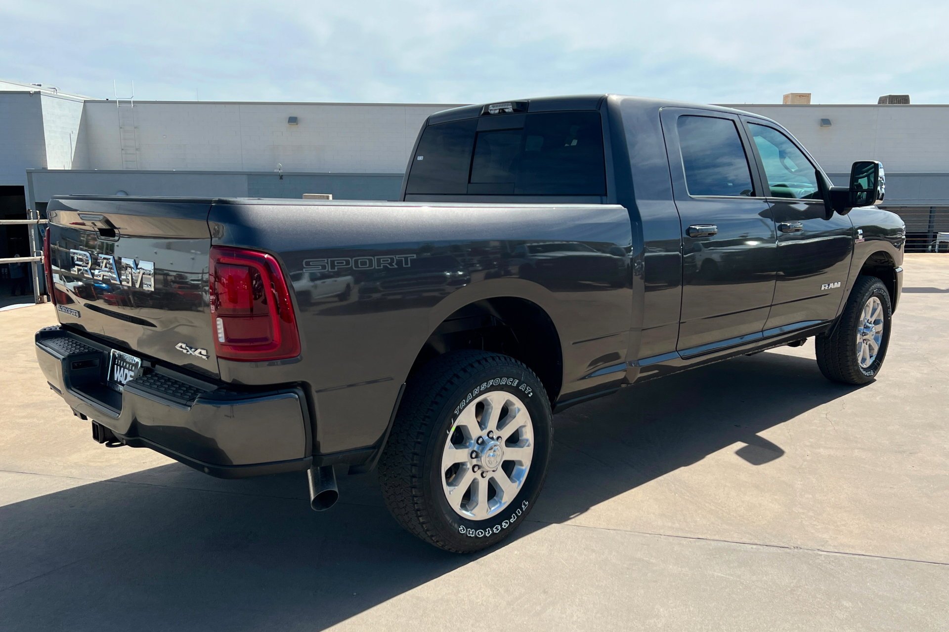 New 2026 Granite Crystal Metallic Clear-Coat Exterior Paint RAM Laramie image 6