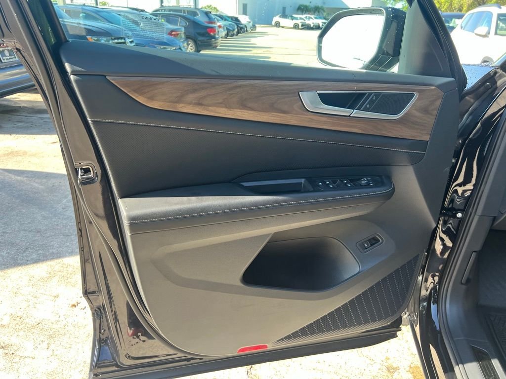 New 2026 Black Volkswagen SE w/Technology image 51