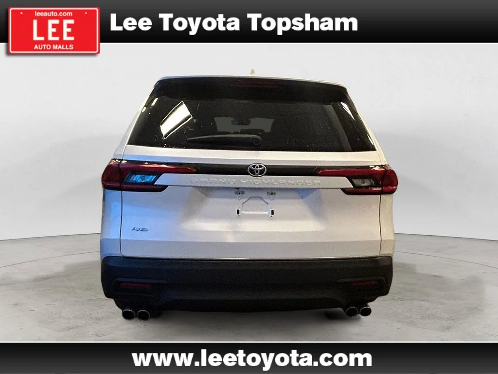 Used 2024 Pearl Toyota XLE image 4
