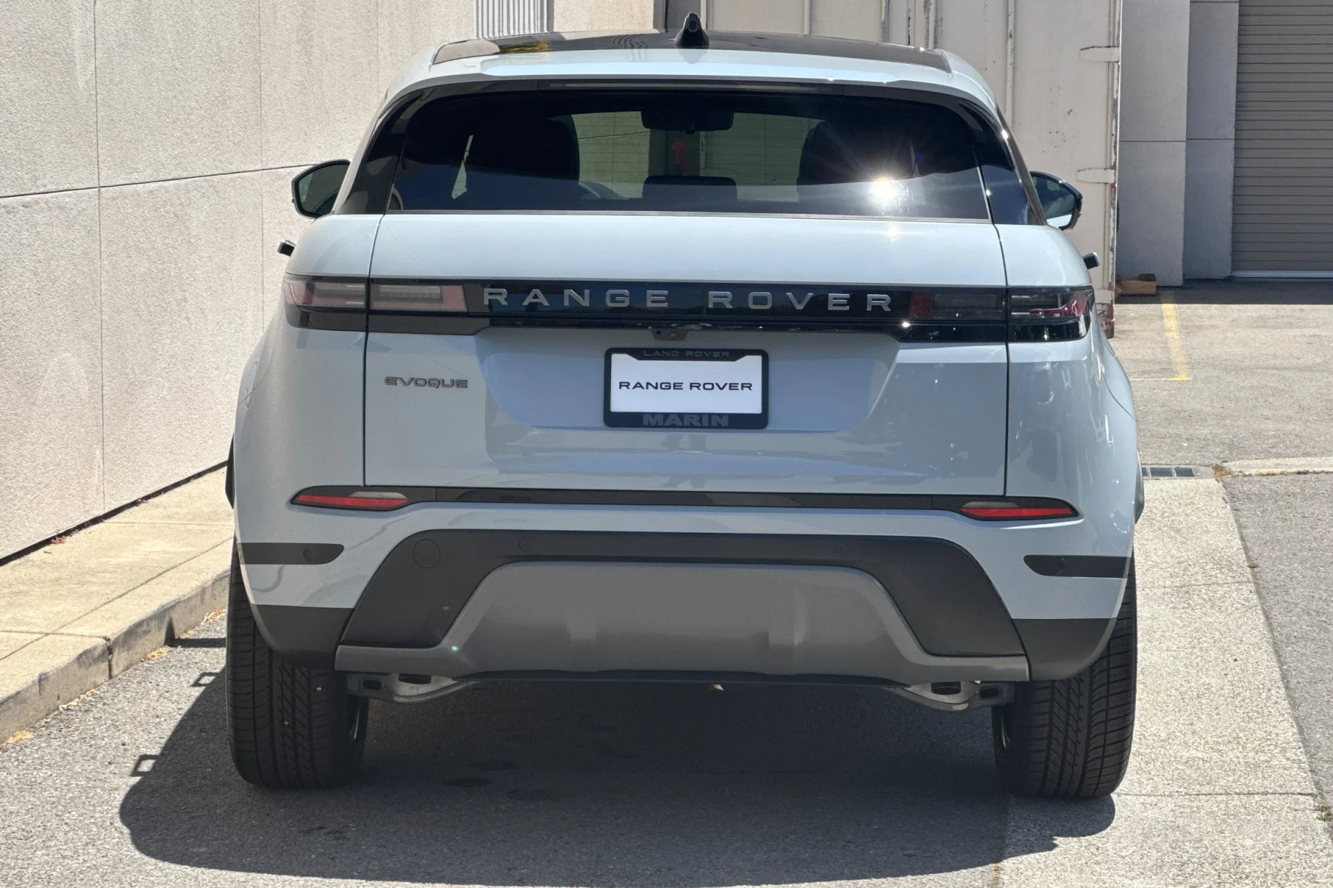 New 2026 ARROIOS GREY Land Rover Core S image 7