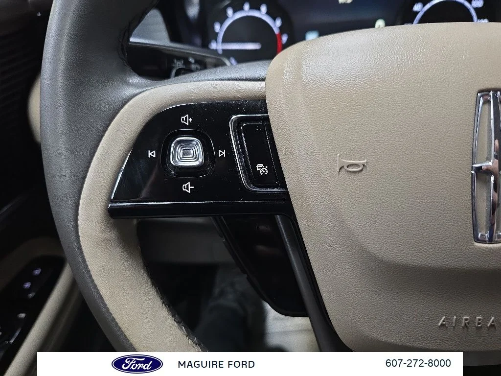 Used 2022 Red Lincoln Standard image 22