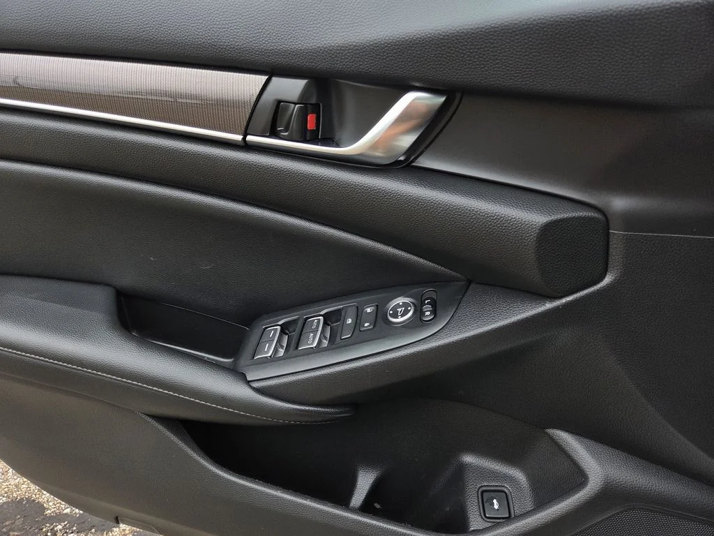 Used 2022  Honda Sport image 17