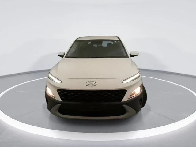 Used 2023 White Hyundai SE image 7