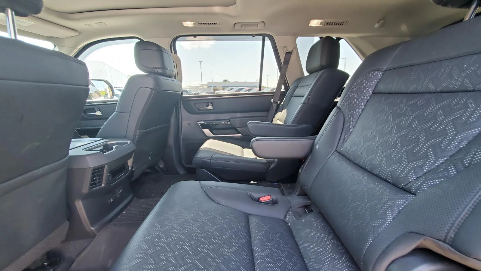 Used 2024 Wind Chill Pearl Toyota Limited image 5