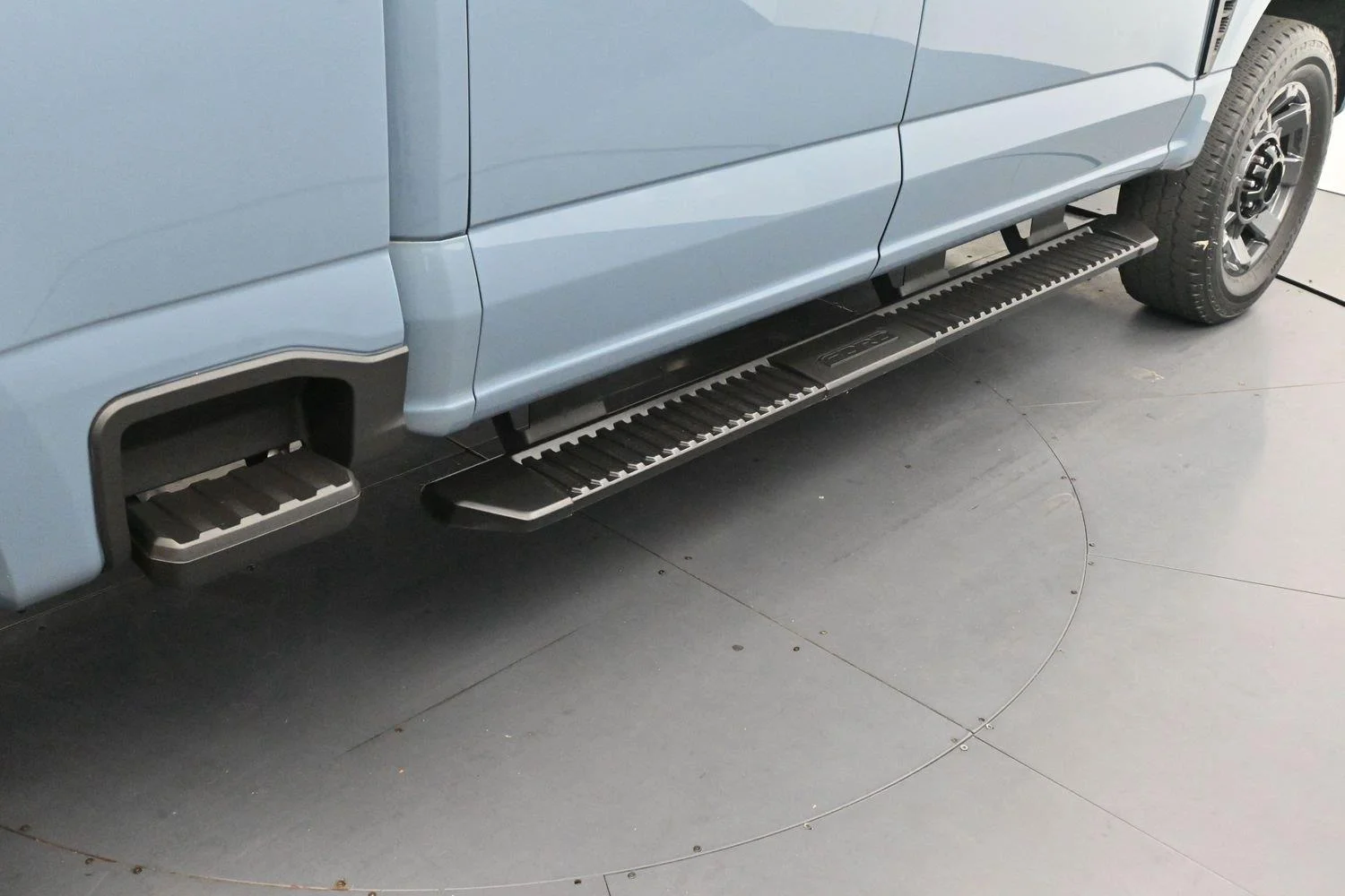 Used 2023 Azure Gray Metallic Tri-Coat Ford Lariat image 9