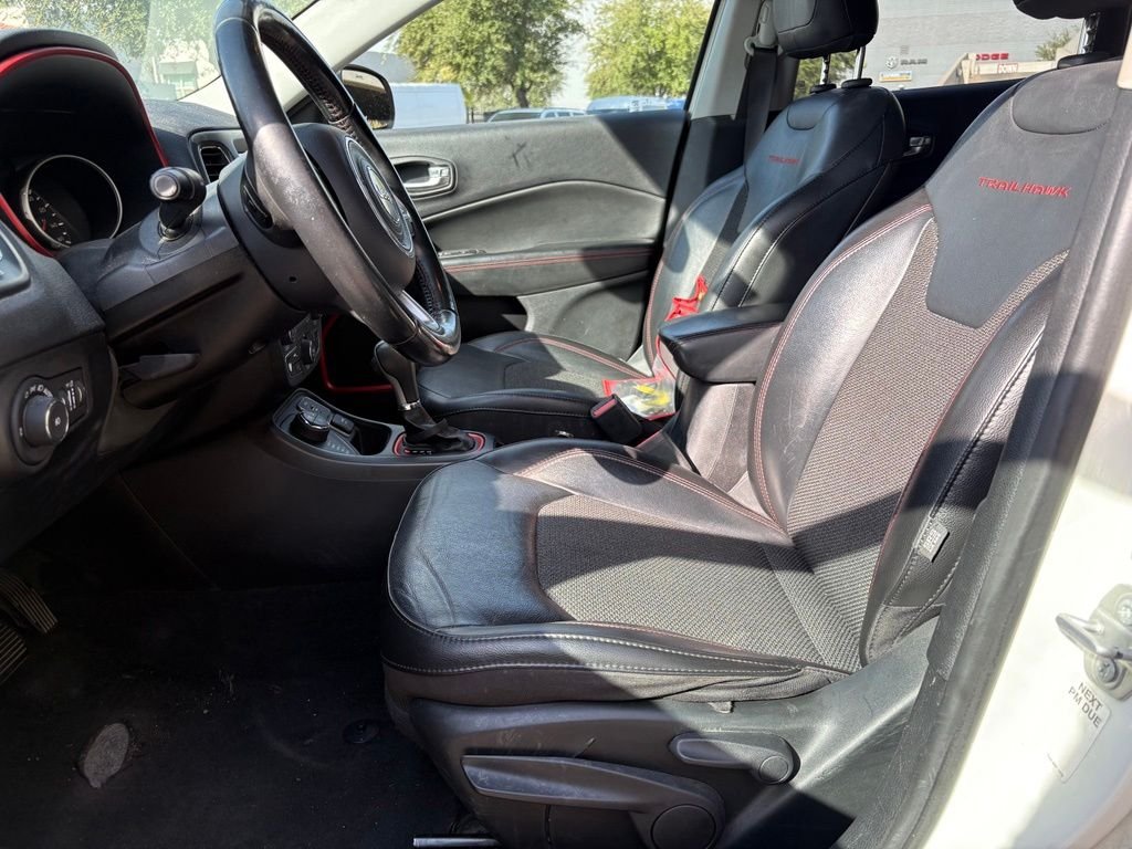 Used 2019 White Jeep Trailhawk image 9