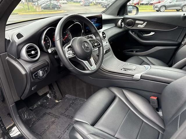 Used 2022  Mercedes-Benz GLC 300 image 2