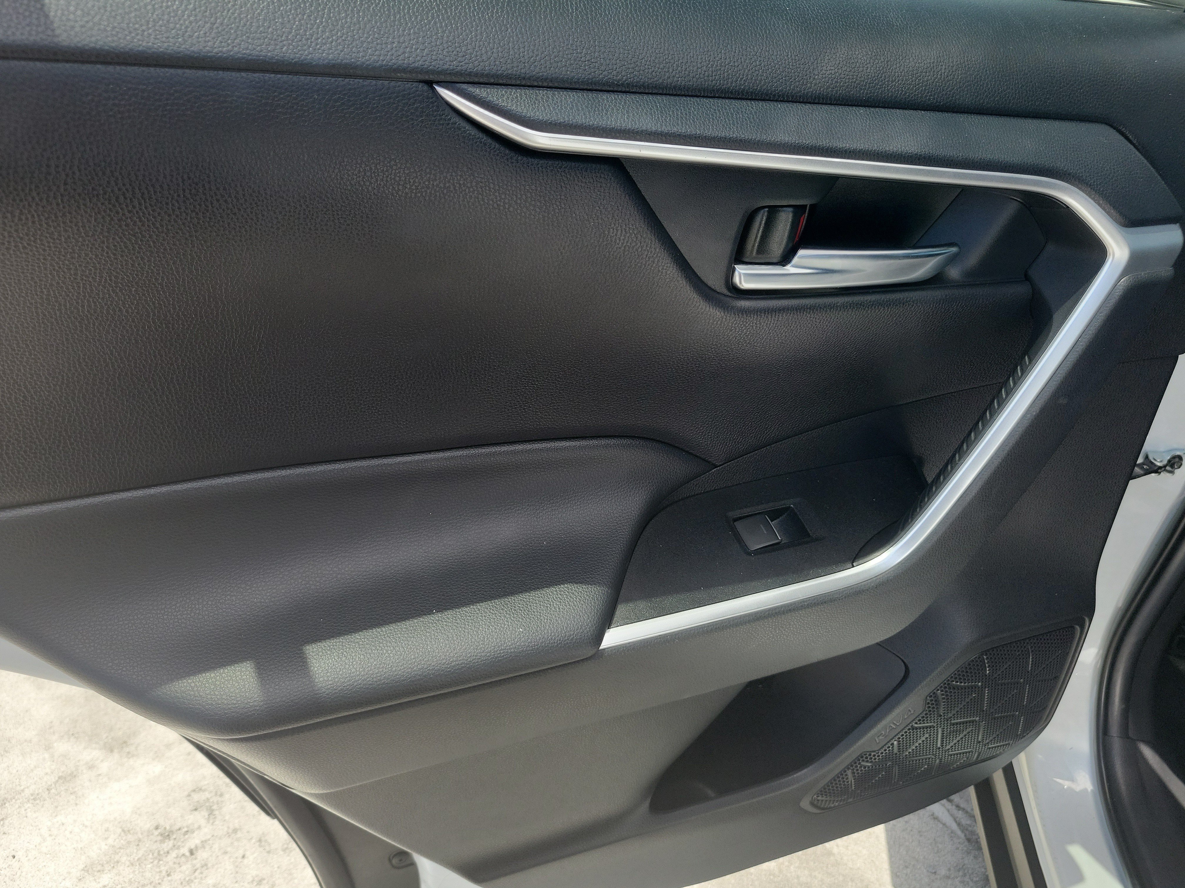 Used 2023 Pearl Toyota SE image 11