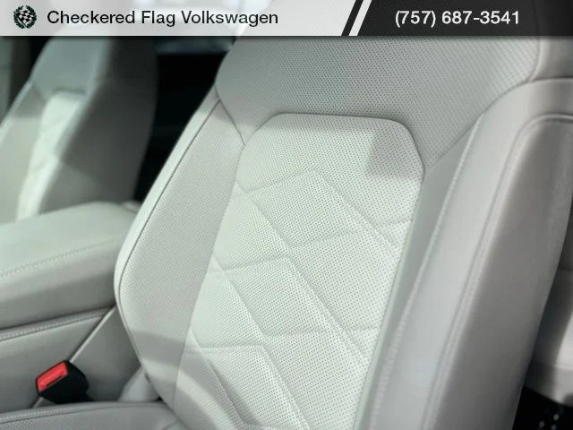 Used 2026 Opal White Pearl Volkswagen 2.0T SE image 21