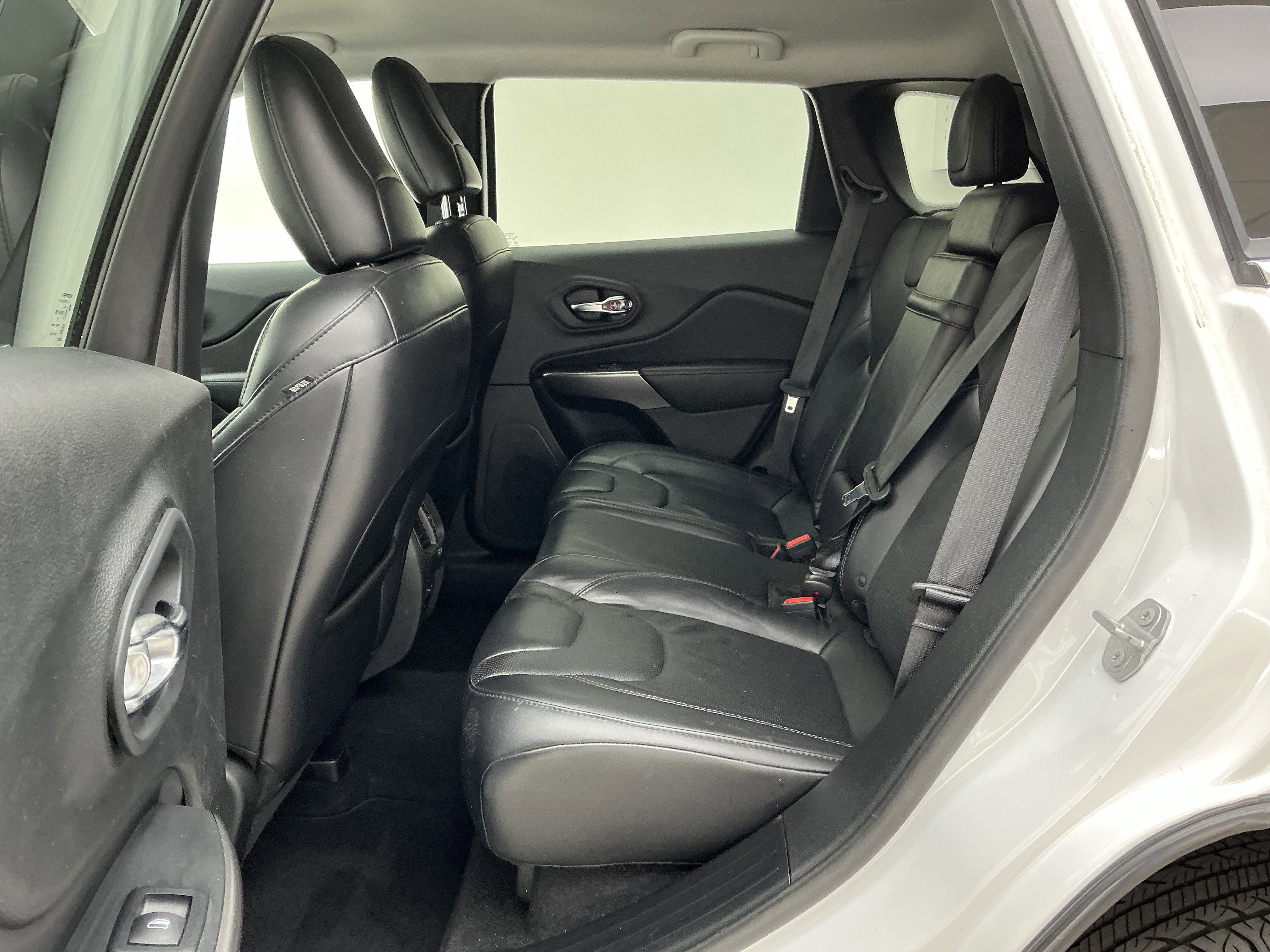 Used 2019 Bright White Clearcoat Jeep Limited image 19