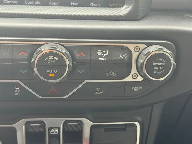 Used 2021 Black Jeep Mojave image 36