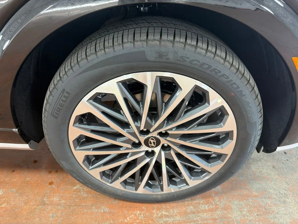 New 2026 Abyss Black Pearl Hyundai Calligraphy image 10