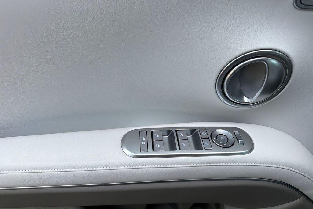 New 2026 Silver Hyundai SEL Premium 8P image 8