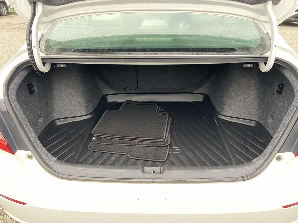 Used 2018  Honda EX image 10