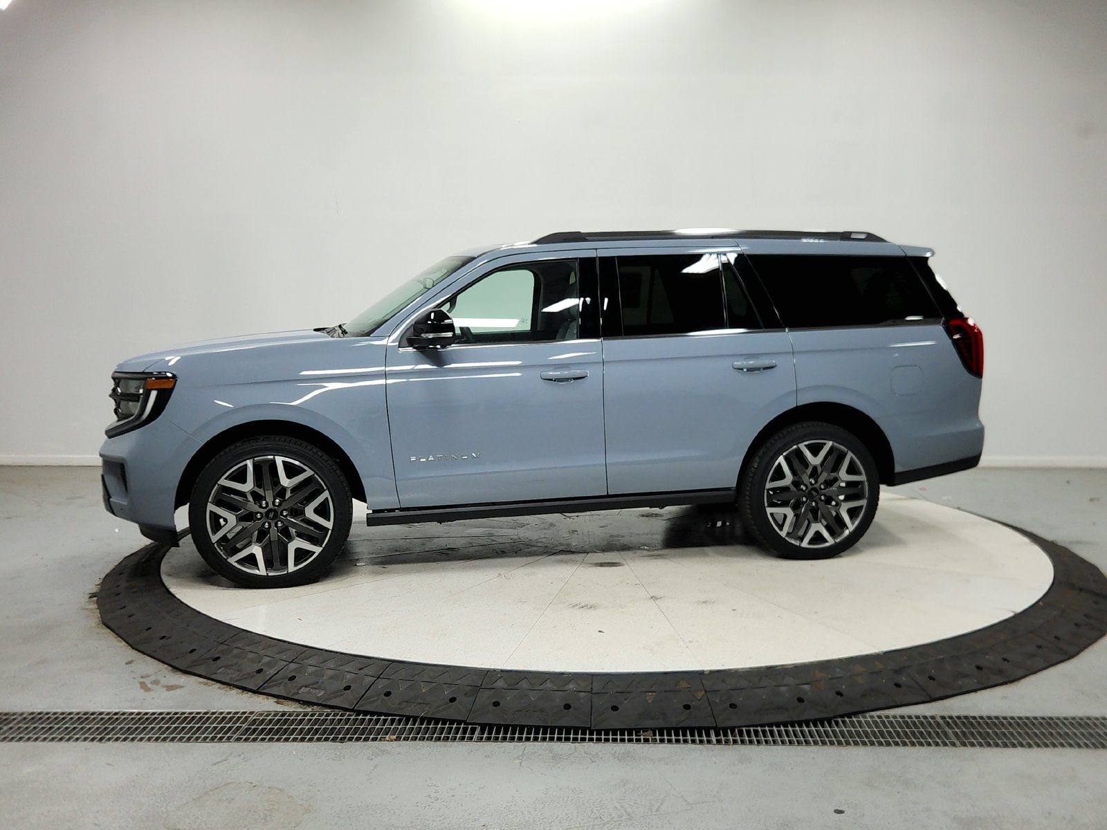 New 2027 Glacier Gray Metallic Tri-Coat Ford Platinum image 5