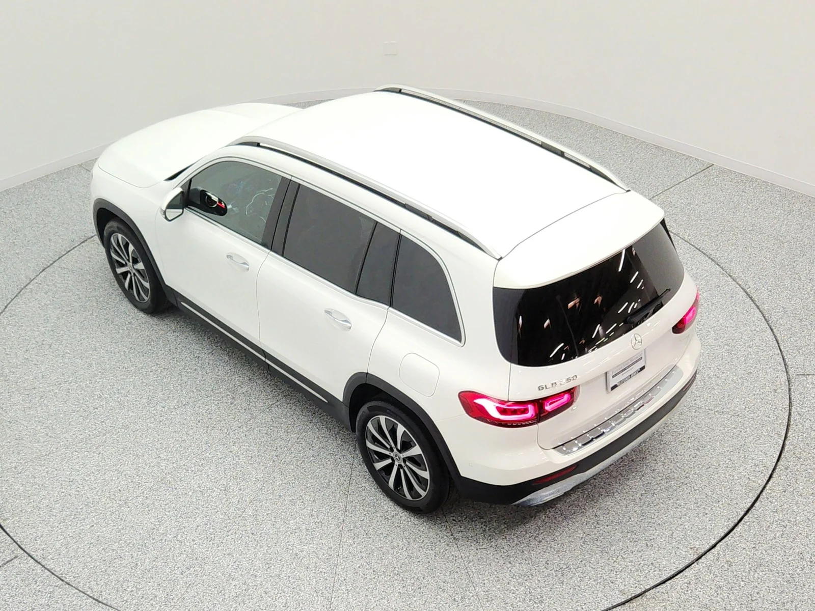 Used 2022 Polar White Mercedes-Benz GLB 250 SUV image 28