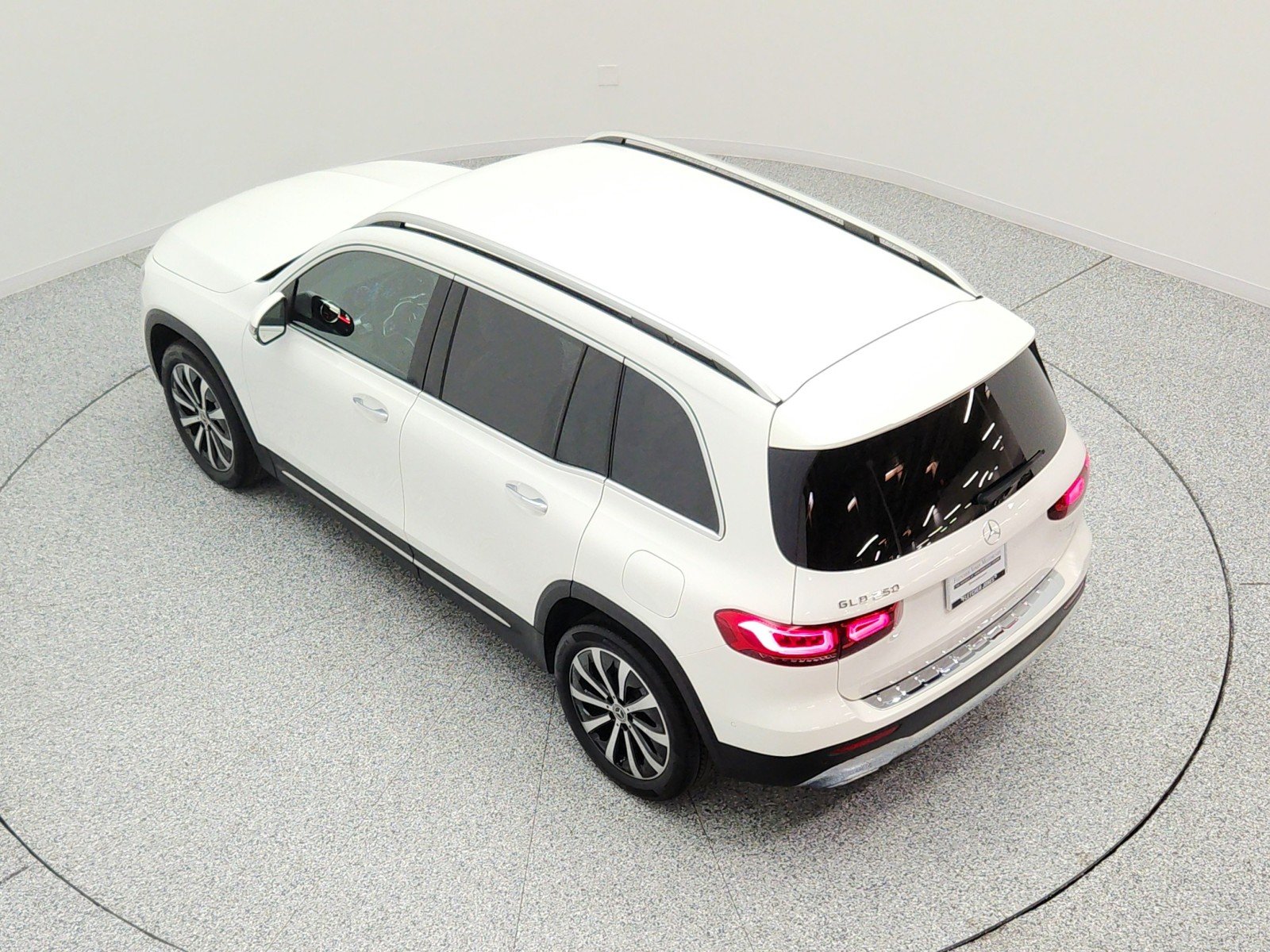 Used 2022 Polar White Mercedes-Benz GLB 250 SUV image 28