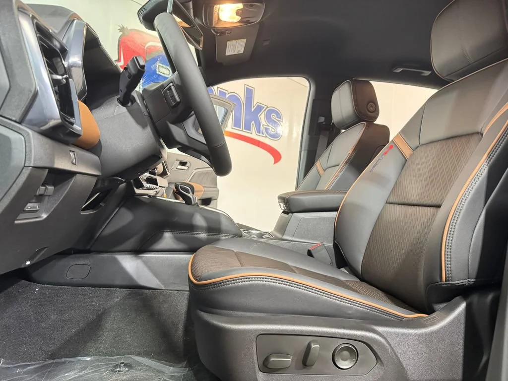 2026 GMC Canyon AT4 - Photo 8