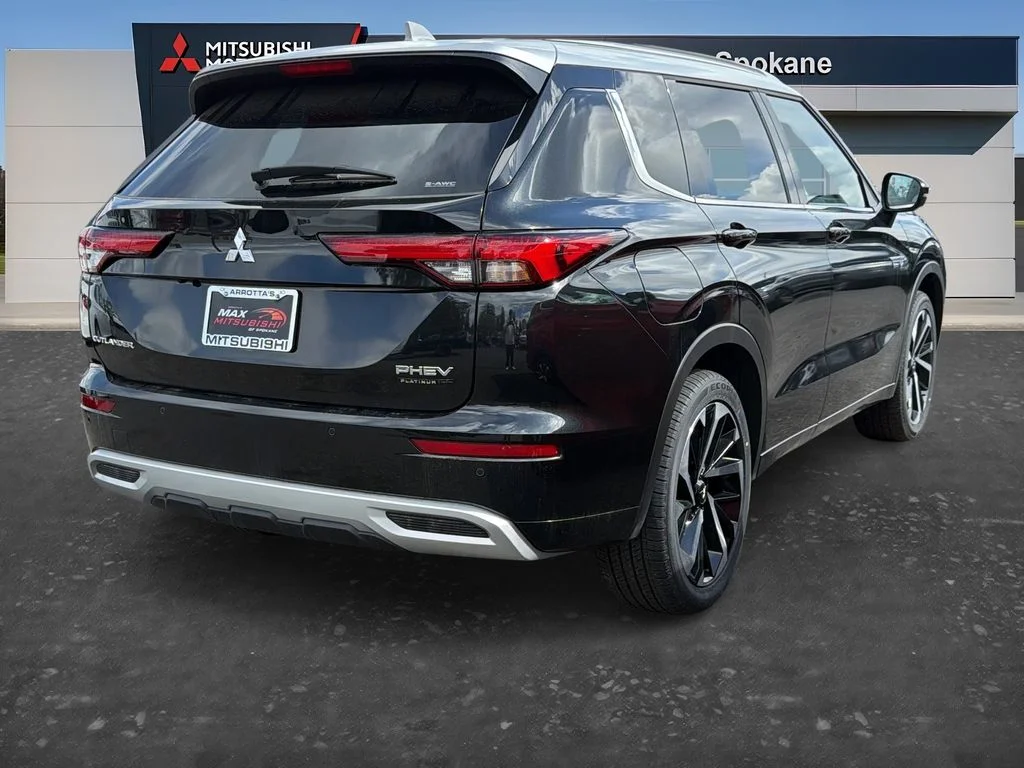 New 2025 Black Diamond Mitsubishi SEL image 6