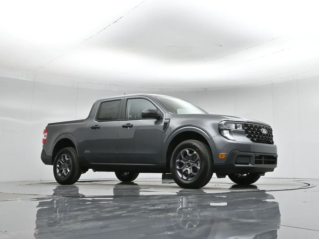 New 2026 Carbonized Gray Metallic Ford XLT image 3