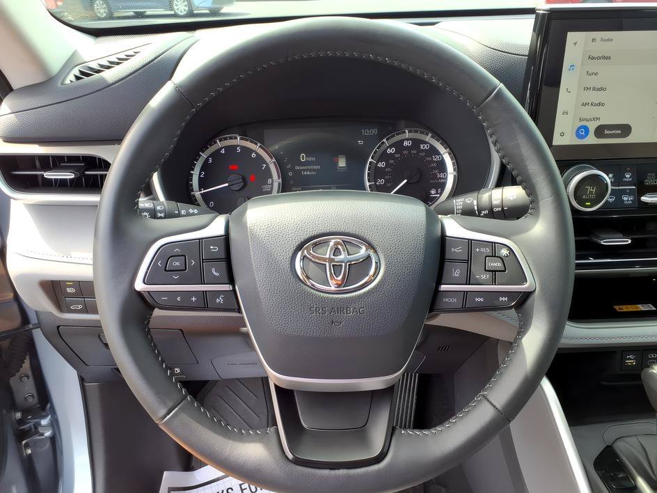 Used 2024 Moon Dust Toyota LE image 25