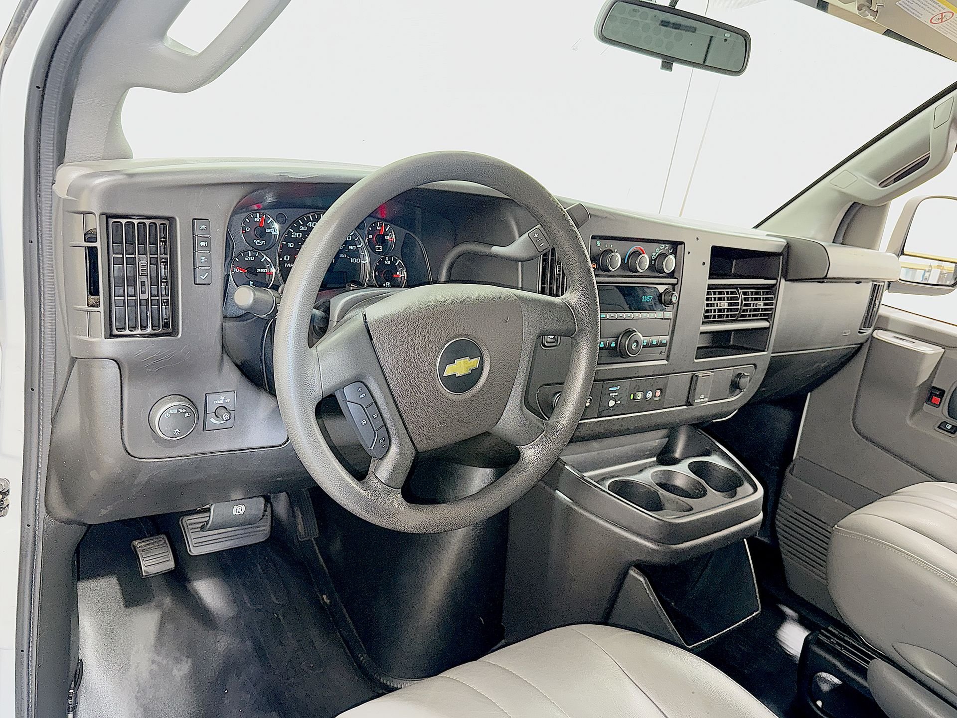2022 Chevrolet Express Cargo Work Van - Photo 10