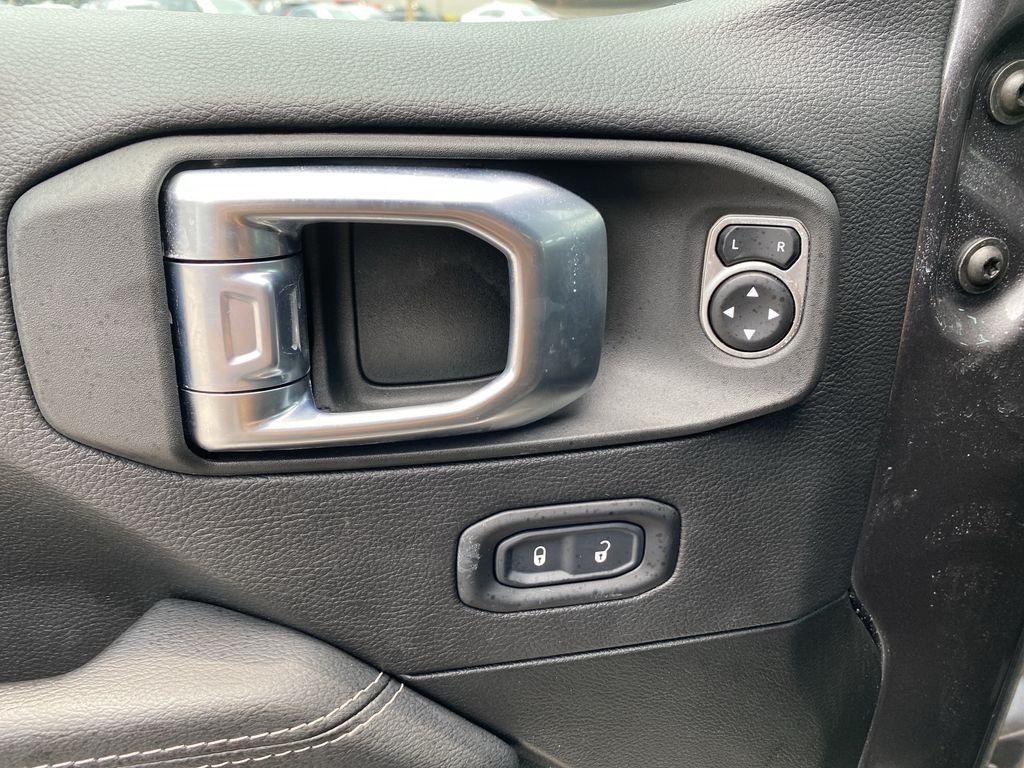 Used 2022 Granite Crystal Metallic Clearcoat Jeep Unlimited Sahara image 21