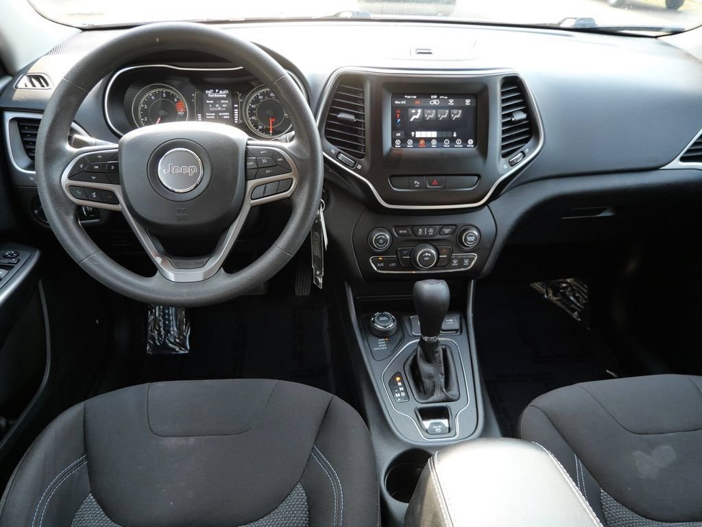 Certified Used 2020 White Jeep Latitude image 3
