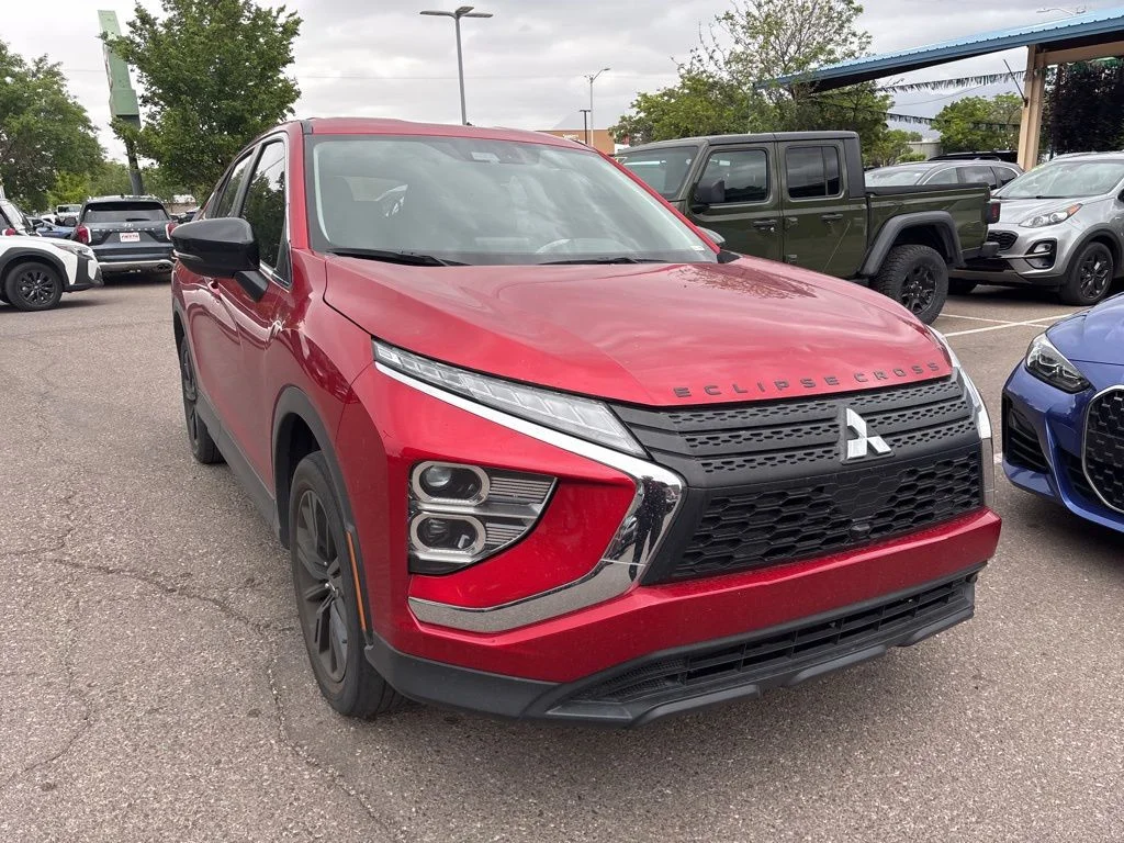 Used 2023 Red Mitsubishi SE image 1