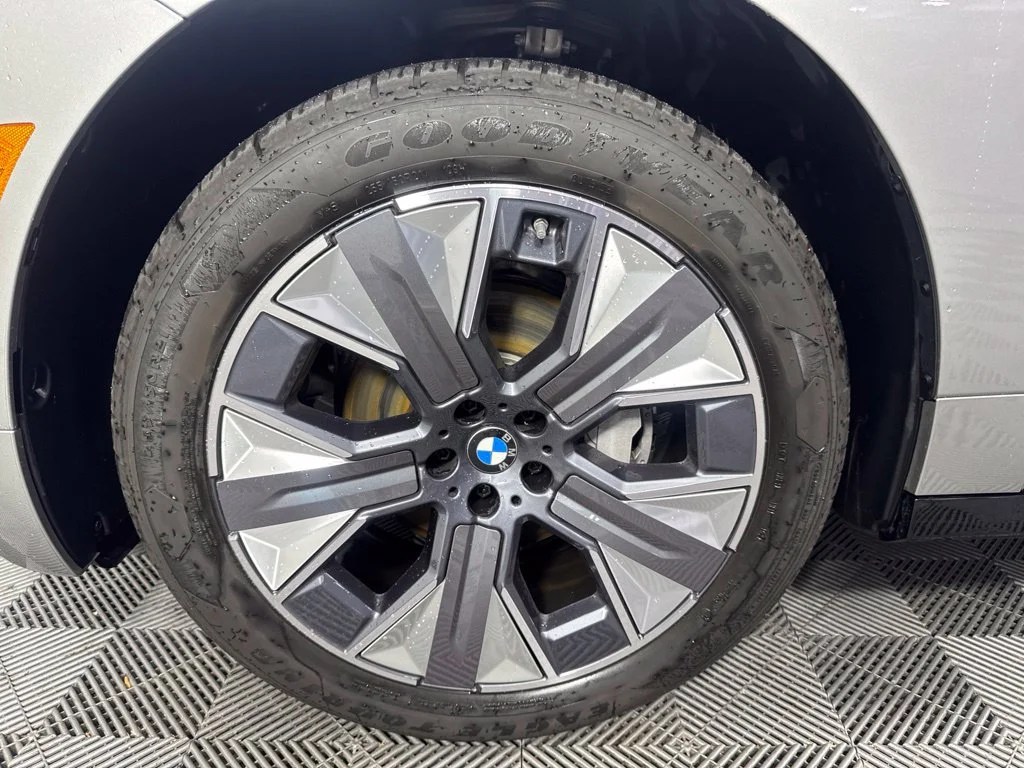 Used 2026 Silver BMW xDrive60 image 10