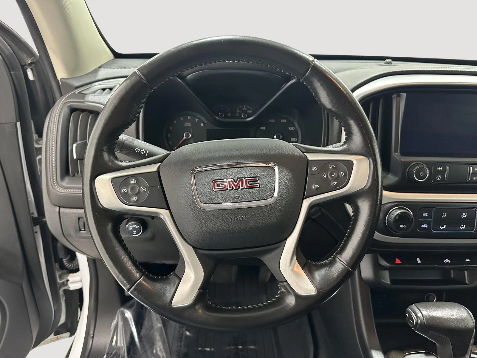 Used 2020 SUMMIT WHITE GMC 4WD SLE image 9