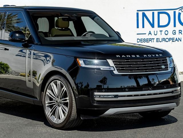Certified Used 2025 Santorini Black Metallic Land Rover SE image 5