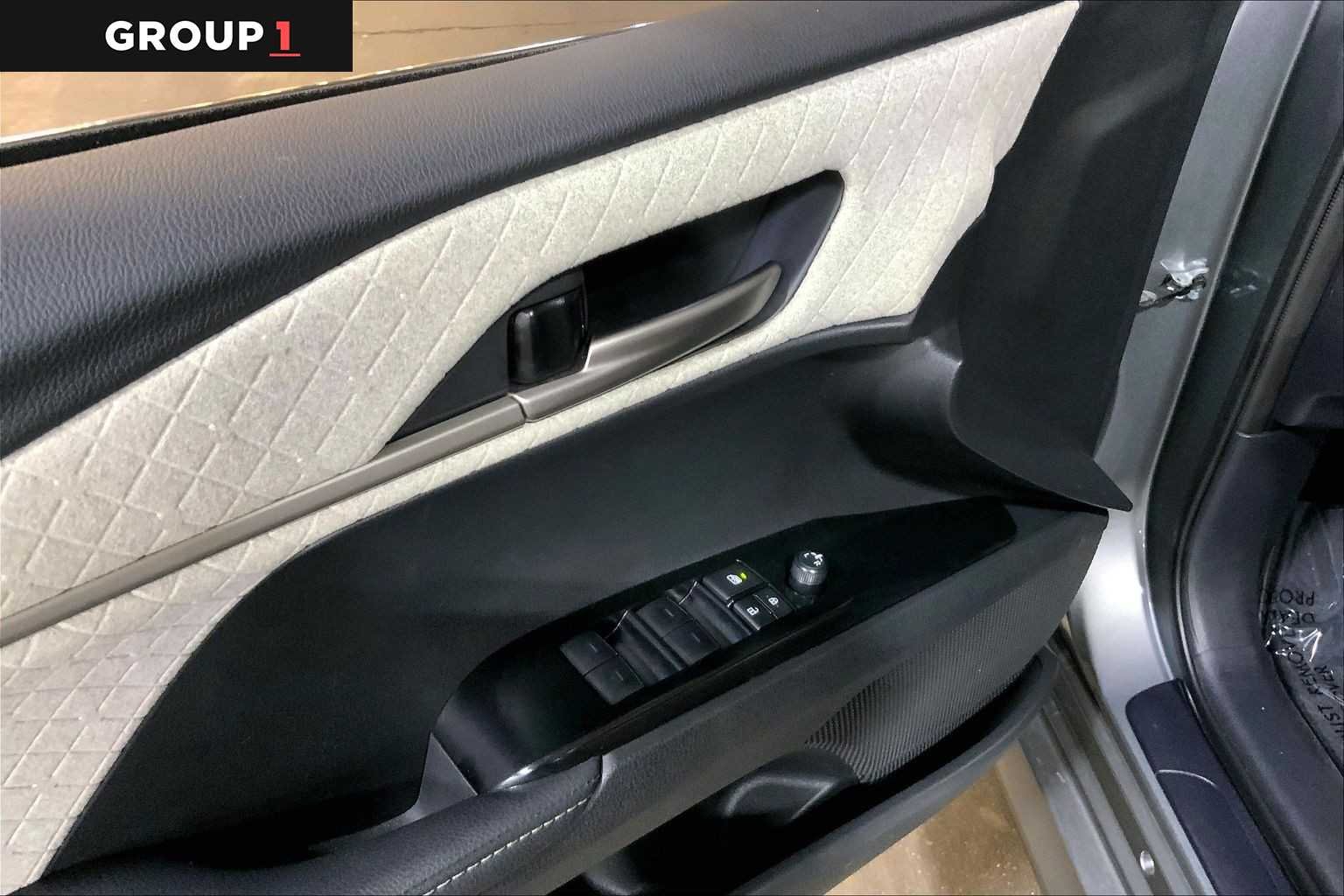 Used 2025 Heavy Metal Toyota XLE image 35