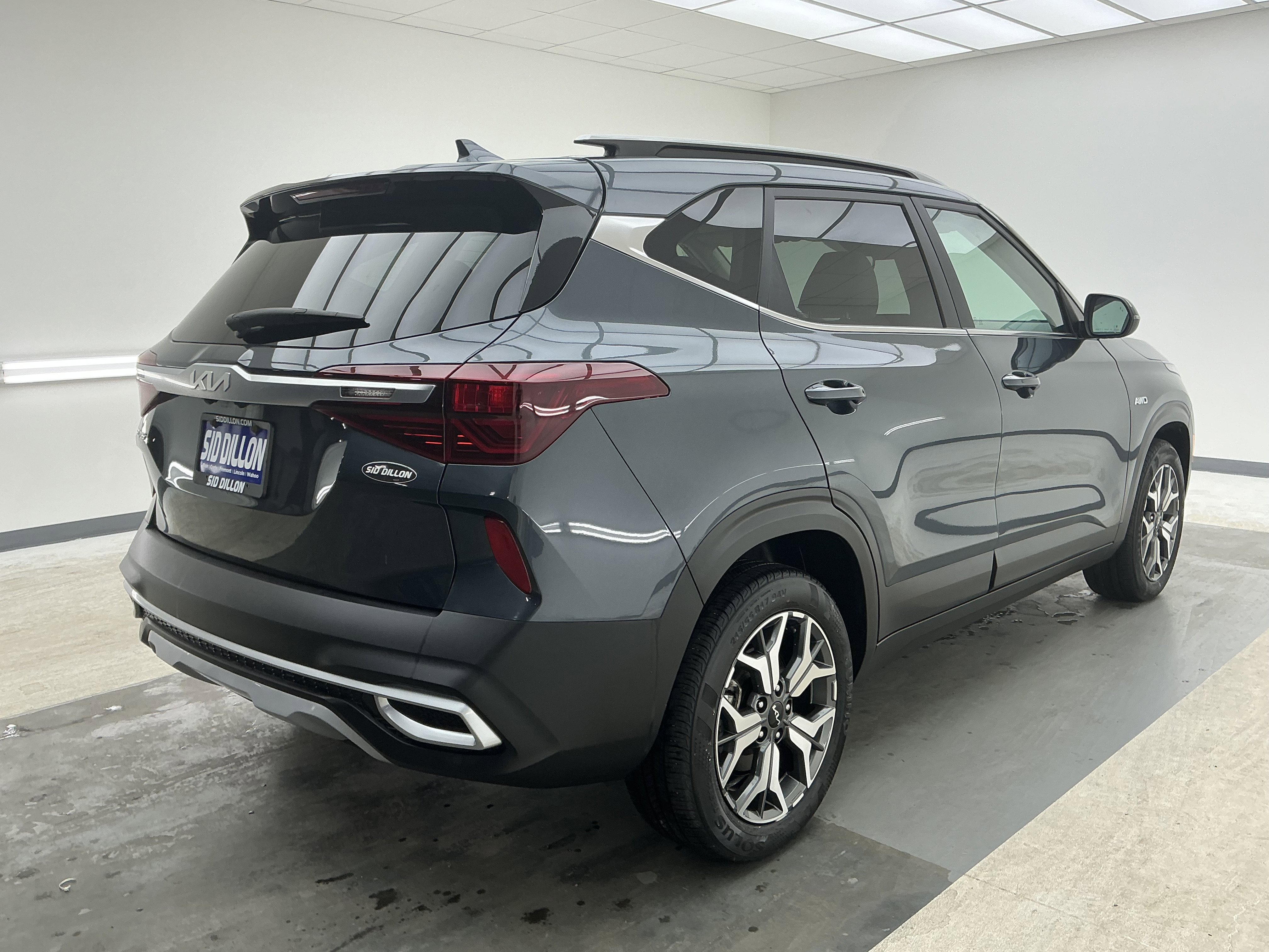 Used 2023 Gravity Gray Kia EX image 4