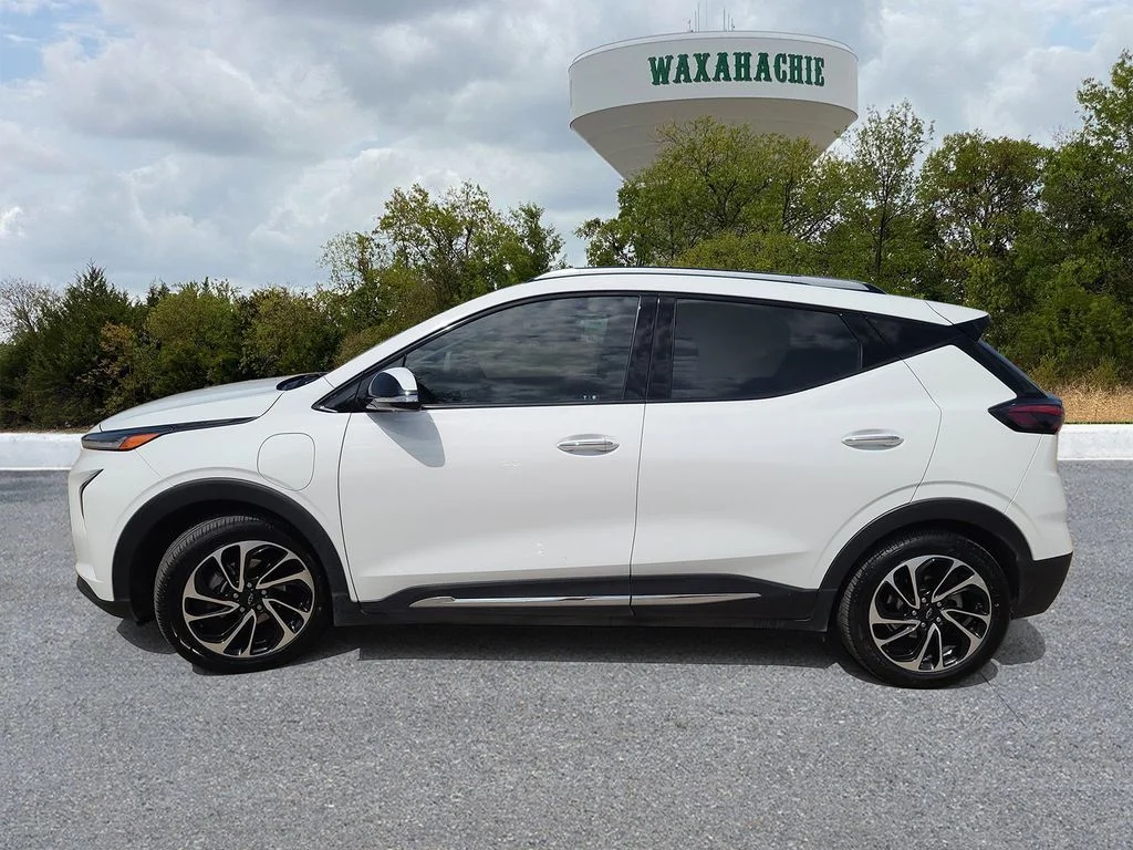 Used 2023 White Chevrolet Premier image 3