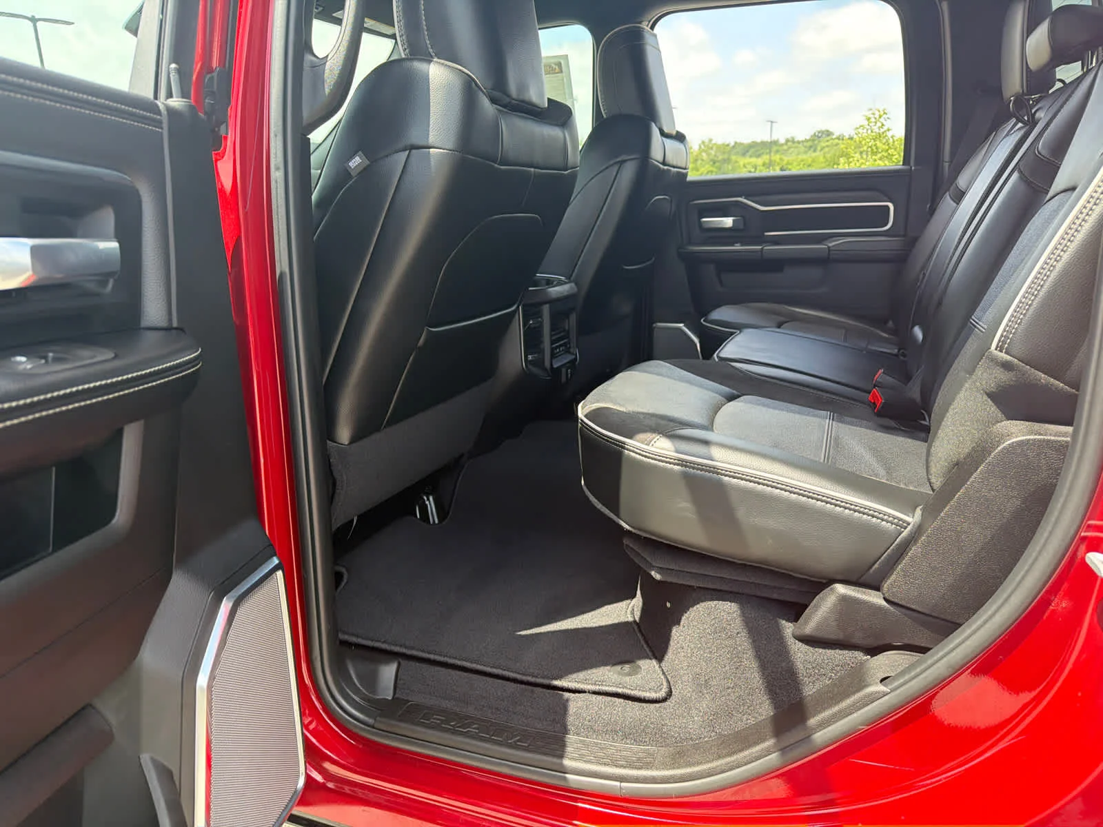 New 2026 Molten Red Pearl-Coat Exterior Paint RAM Laramie image 18