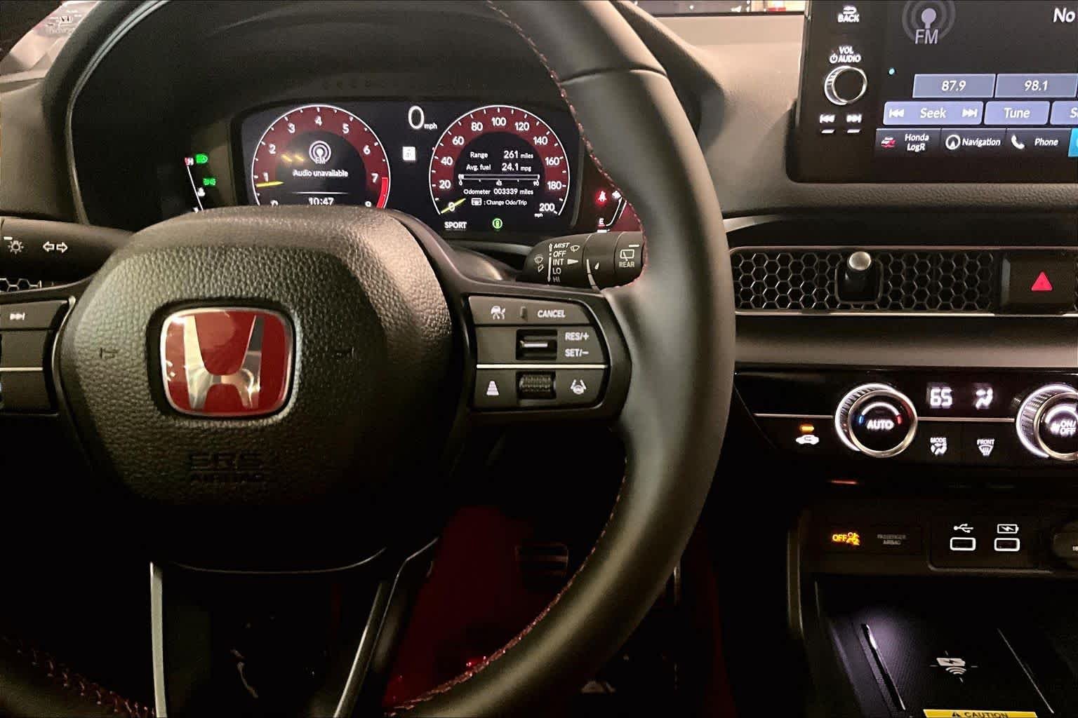 Used 2025 Championship White Honda  image 22