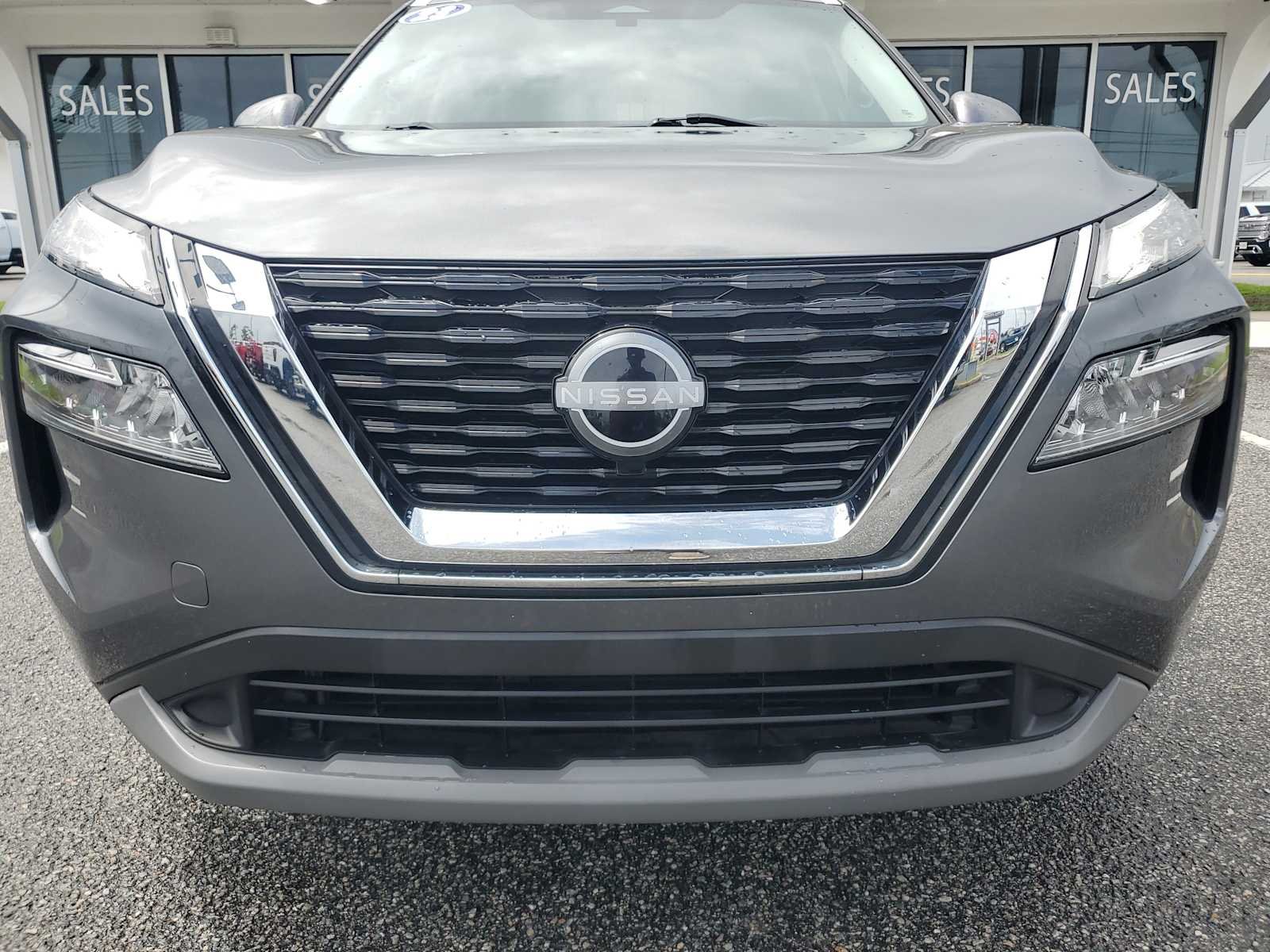 Used 2023 Gray Nissan SV image 13