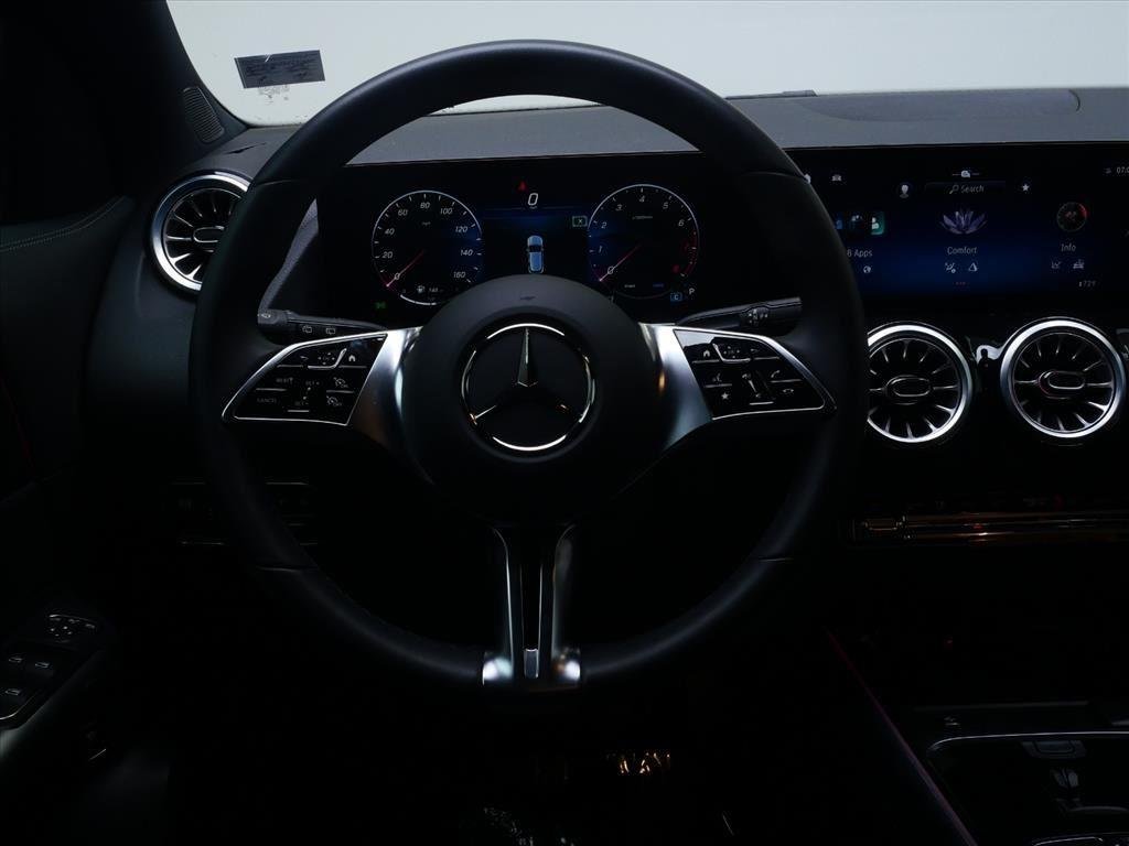 Used 2025 Night Black Mercedes-Benz GLA 250 image 28