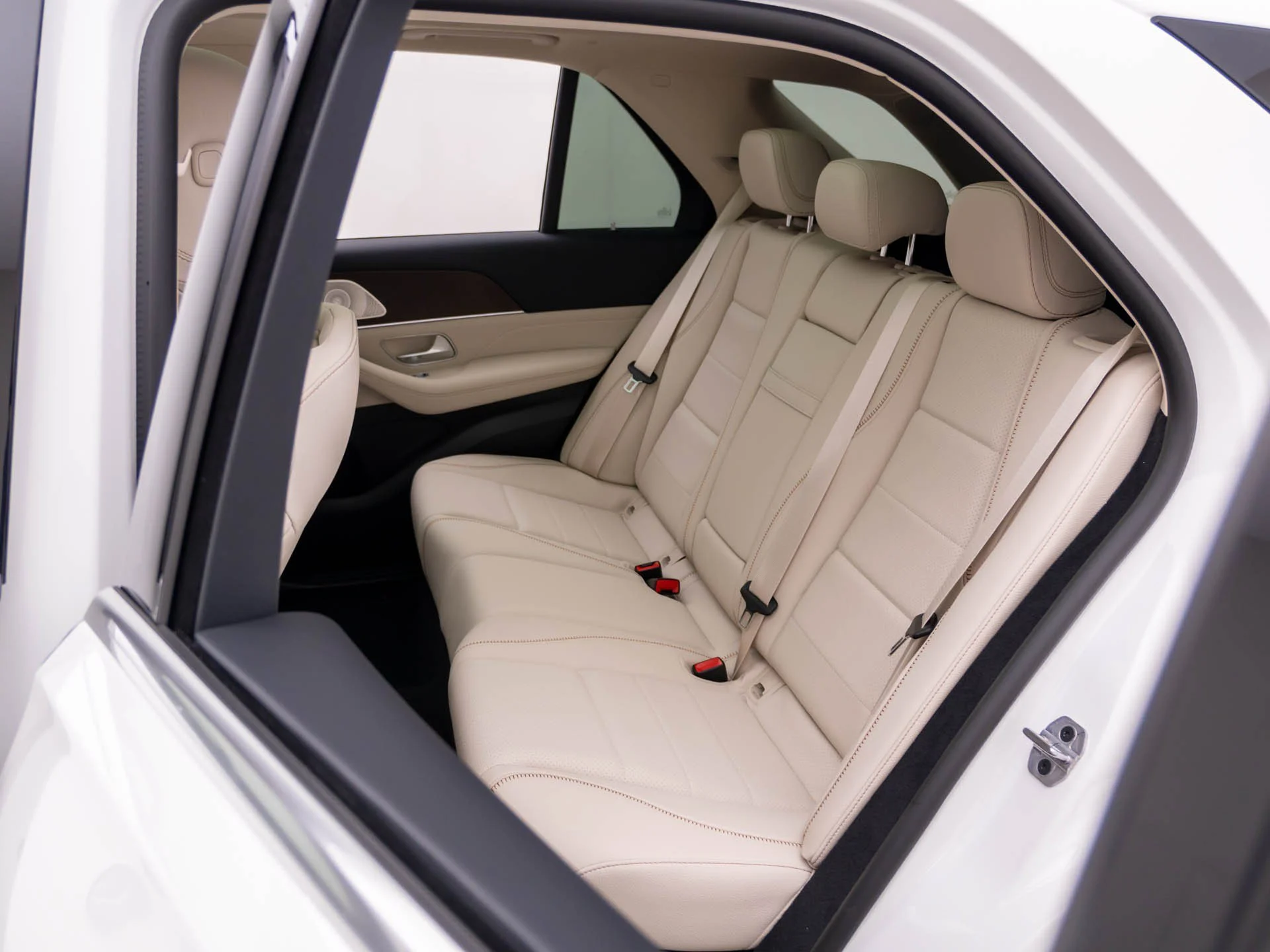 New 2027 White Mercedes-Benz GLE 450 image 18