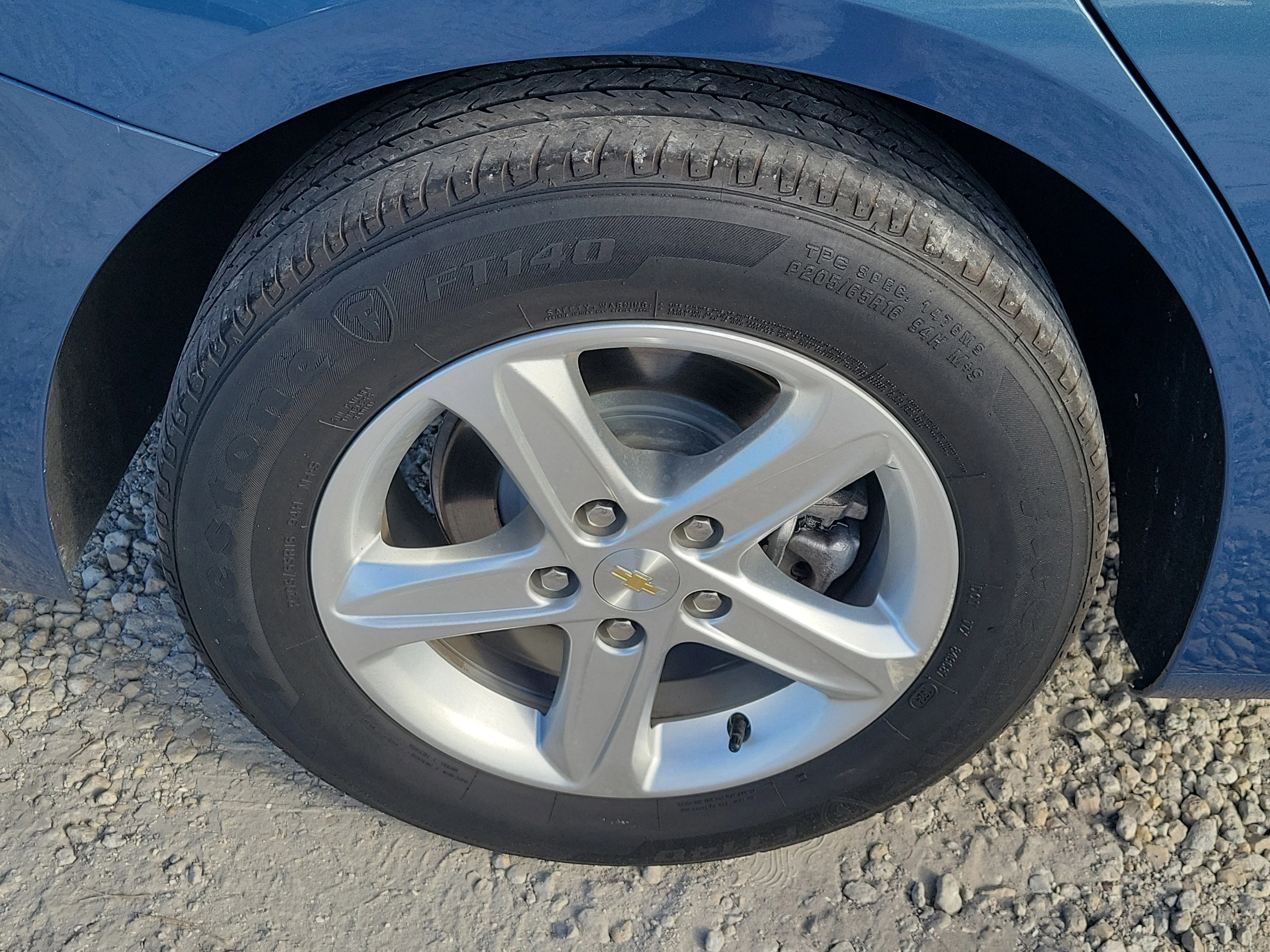 Used 2024 Lakeshore Blue Metallic Chevrolet LT image 10